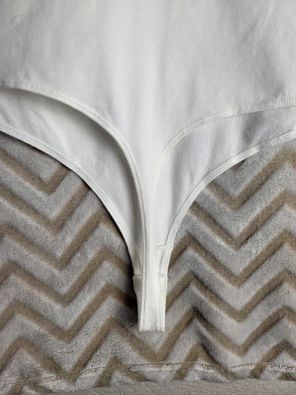 Universal Thread White Scoop Neck Short Sleeve Bodysuit - Picture 5 of 5